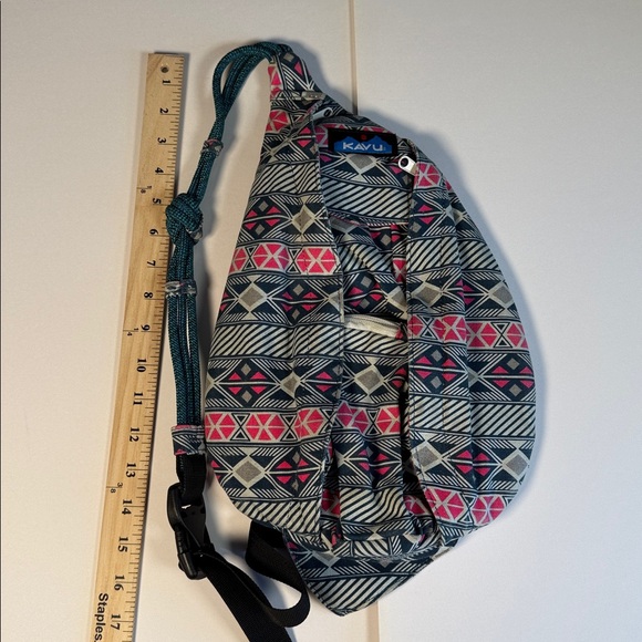 Kavu Mini Geometric Sling Bag in Pink, Navy, White - Picture 3 of 8